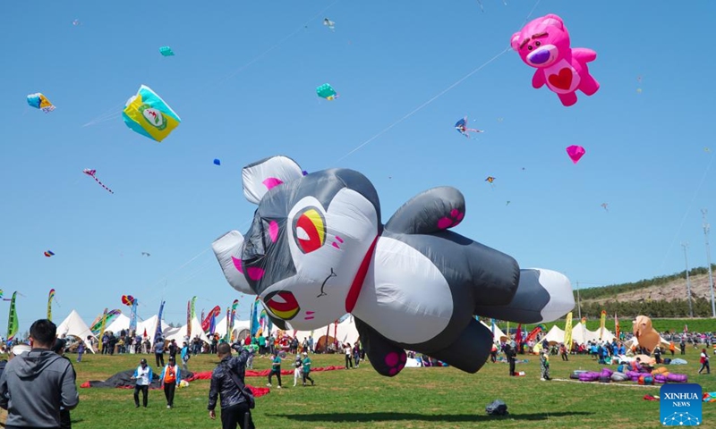 This photo taken on April 20, 2024 shows kites flying in the sky at the 41st Weifang International Kite Festival in Weifang, east China's Shandong Province. The annual kite gala kicked off here Saturday. (Xinhua/Xu Suhui)