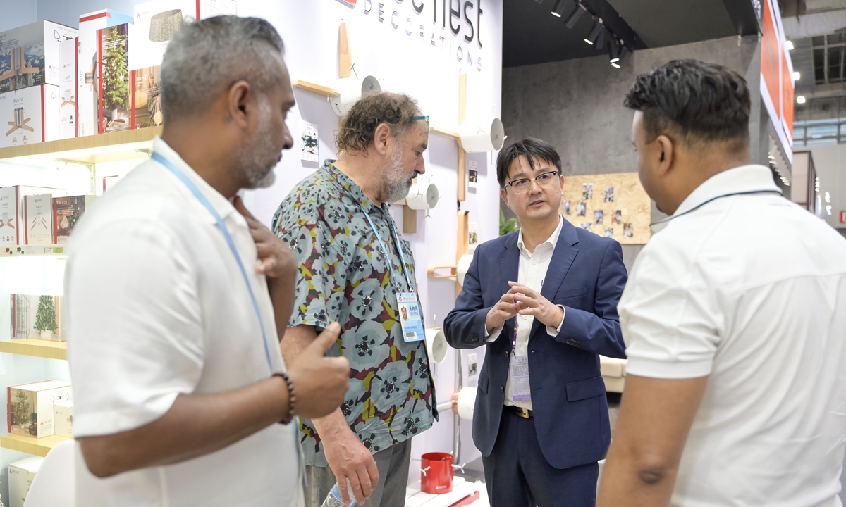 A Chinese exhibitor talks with foreign buyers during the 135th session of the China Import and Export Fair in Guangzhou, capital of South China's Guangdong Province on April 23, 2024. The second phase of the expo, also known as the Canton Fair, kicked off on the same day, with exhibitions mainly centering on household goods, gifts and decorations, building materials and furniture. Photo: VCG