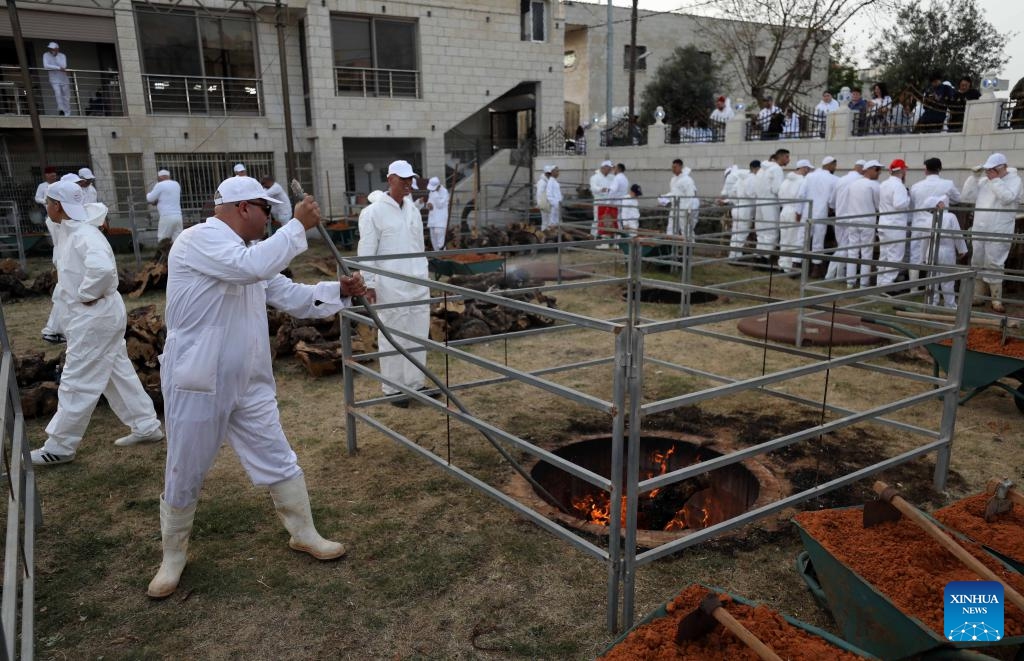 Members of the Samaritan sect participate in the traditional Passover sacrifice on Mount Gerizim, near the West Bank city of Nablus, on April 22, 2024.(Photo; Xinhua)