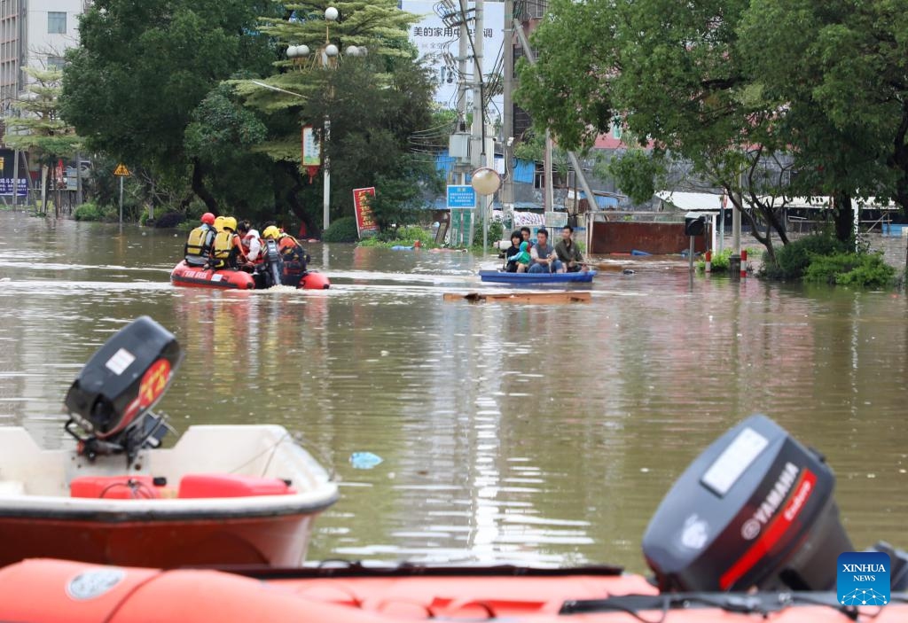 Resucers work in Hanguang Town of Qingyuan, south China's Guangdong Province, April 21, 2024. A total of 38 hydrological stations at 24 rivers in south China's Guangdong Province have reported water levels surpassing the alert threshold as of 4 p.m. on Sunday, according to the provincial department of water resources.(Photo: Xinhua)
