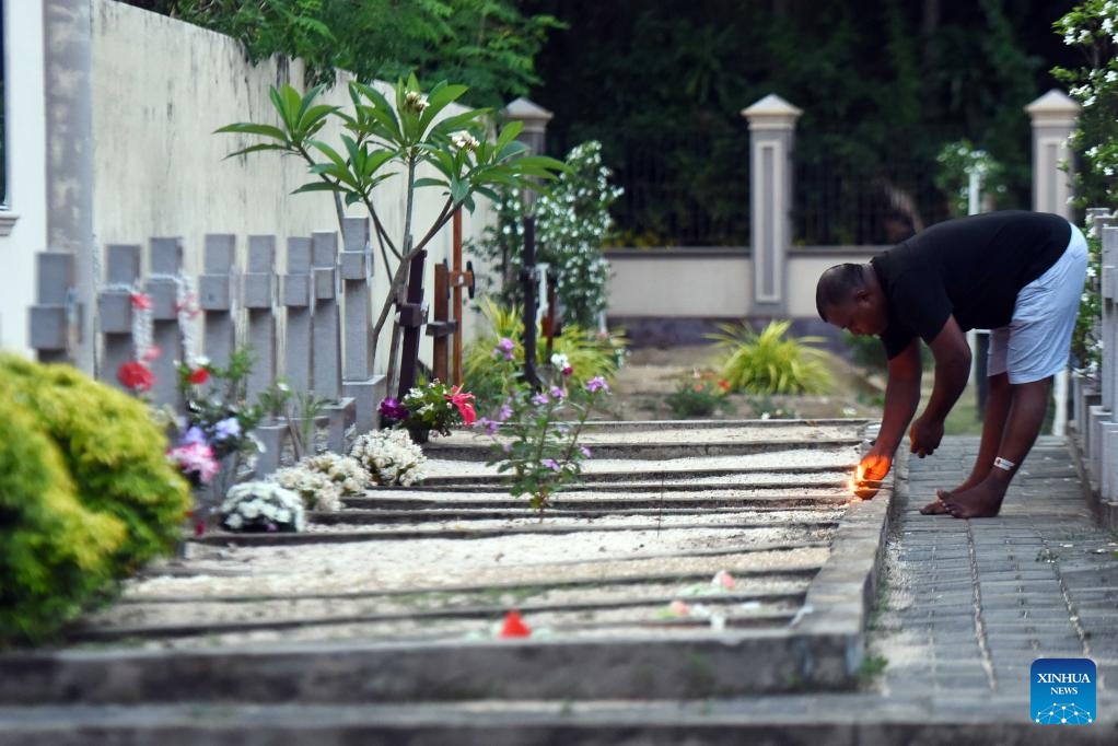 A man pays tribute to a victim of the Easter Sunday terror attacks at a cemetery in Katuwapitiya, Sri Lanka, April 21, 2024. People on Sunday commemorated victims killed in the suicide blasts in 2019, marking the 5th anniversary of the Easter Sunday terror attacks.(Photo: Xinhua)