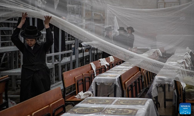 Ultra-Orthodox Jews prepare for Seder, the traditional Passover meal, ahead of the Jewish Passover holiday in the Mea Shearim neighbourhood of Jerusalem on April 22, 2024.(Photo; Xinhua)