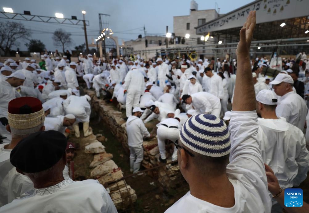 Members of the Samaritan sect participate in the traditional Passover sacrifice on Mount Gerizim, near the West Bank city of Nablus, on April 22, 2024.(Photo; Xinhua)