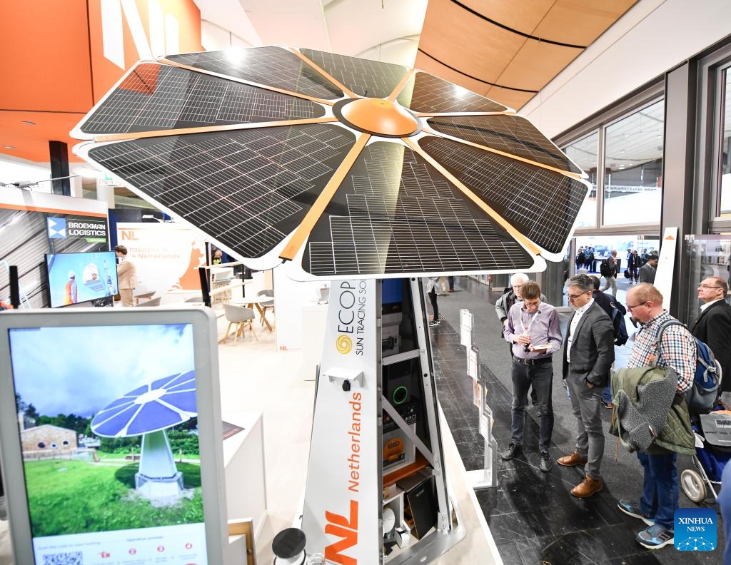 People look at solar equipment at Hannover Messe in Hannover, Germany, on April 23, 2024. Hannover Messe 2024, Germany's leading industrial trade fair, kicked off on Monday with a clear emphasis on carbon-neutral production and hydrogen fuel cells.(Photo: Xinhua)