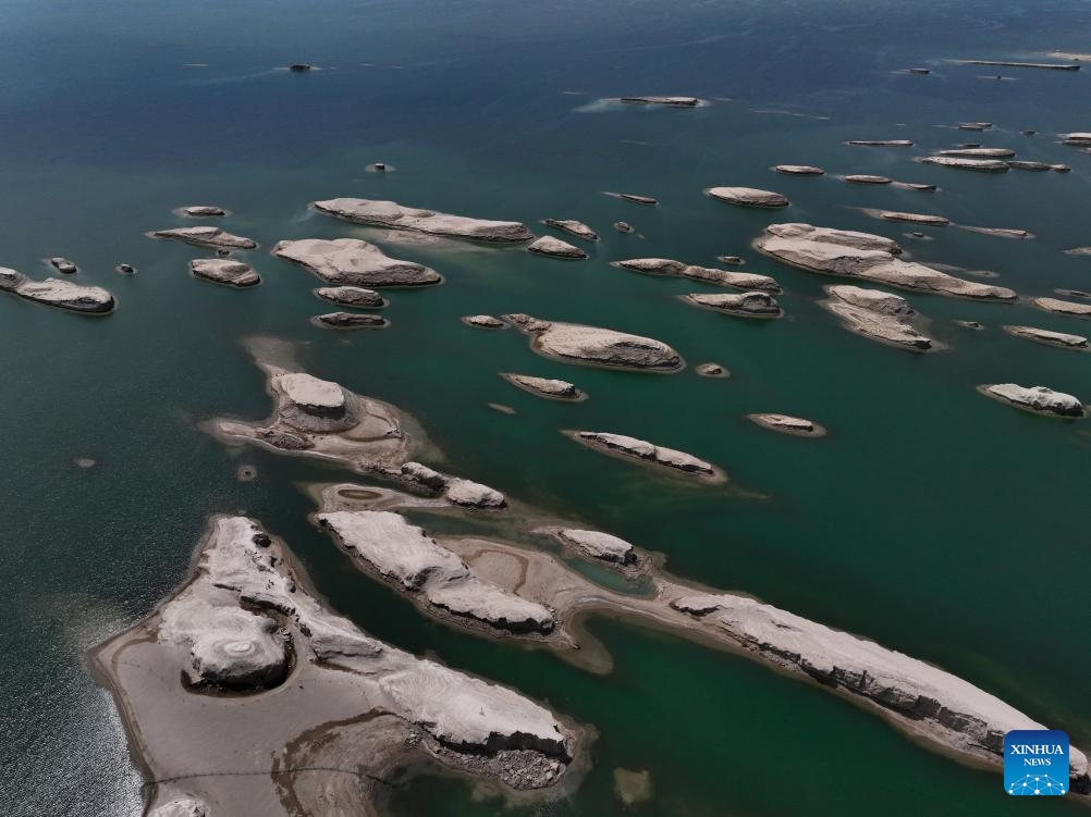 An aerial drone photo taken on April 22, 2024 shows a view of Wusute Yardang geological park in the Mongolian-Tibetan Autonomous Prefecture of Haixi, northwest China's Qinghai Province. The Qaidam Basin in northwest China is home to a unique landscape which consists of salt lakes, the Gobi desert and the wind-eroded rocks known as yardang.(Photo: Xinhua)