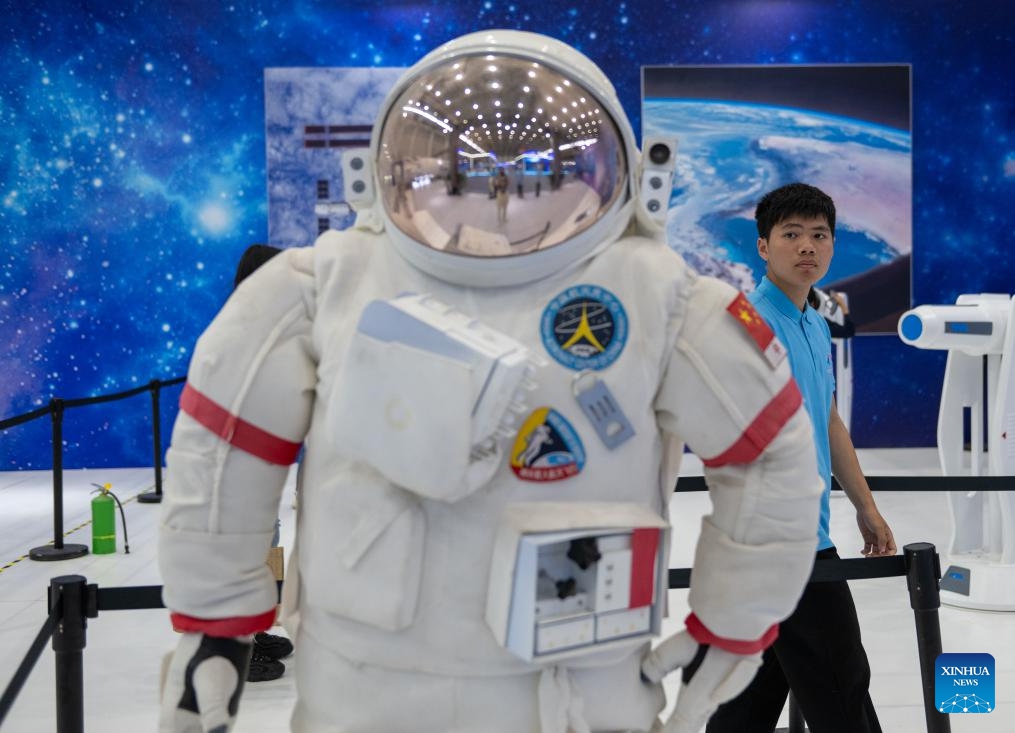 A man visits an exhibition on aerospace in Wuhan, central China's Hubei Province, April 23, 2024. The exhibition, as a part of the celebration of the Space Day of China this year, features science popularization and achievements of aerospace industry, exposing visitors to a comprehensive view of China's aerospace industry and its accomplishments in recent years.(Photo: Xinhua)