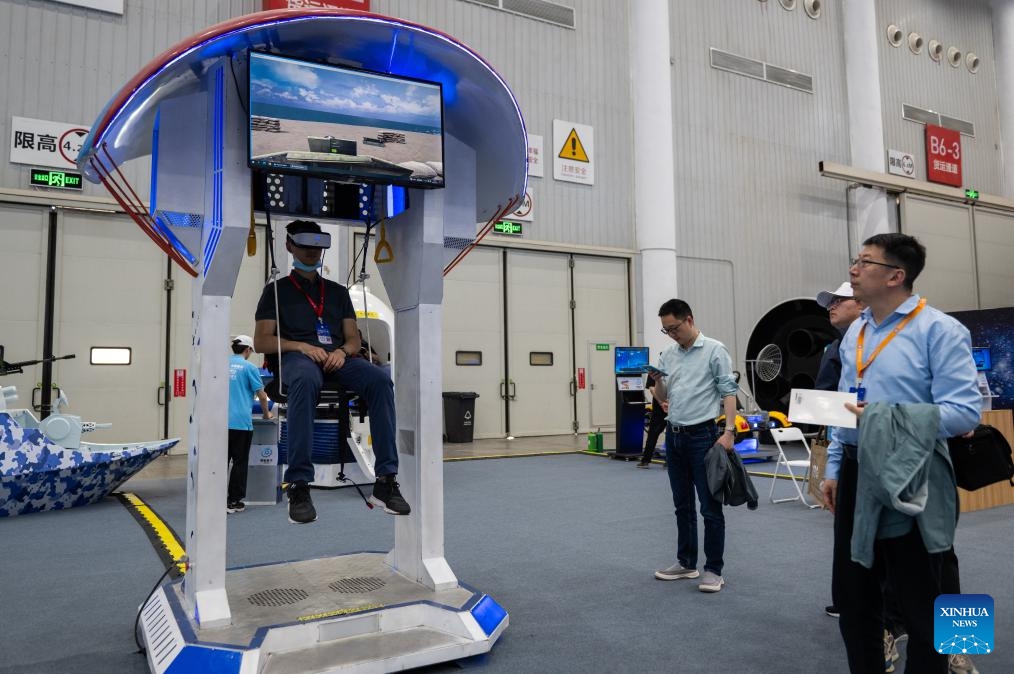 A visitor tries a VR parachute at an exhibition on aerospace in Wuhan, central China's Hubei Province, April 23, 2024. The exhibition, as a part of the celebration of the Space Day of China this year, features science popularization and achievements of aerospace industry, exposing visitors to a comprehensive view of China's aerospace industry and its accomplishments in recent years.(Photo: Xinhua)