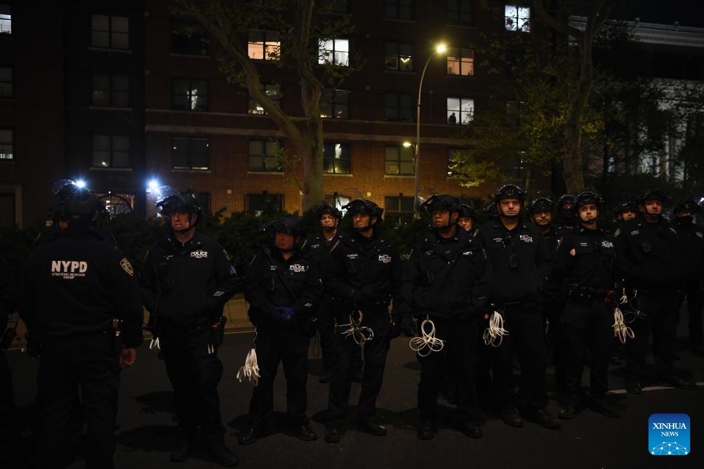 Police officers stand guard outside Columbia University in New York, the United States, on April 24, 2024. Columbia University, amidst an eighth day of tense demonstrations, said on Wednesday that it has extended negotiations with student activists regarding the dismantling of a pro-Palestinian encampment.(Photo: Xinhua)