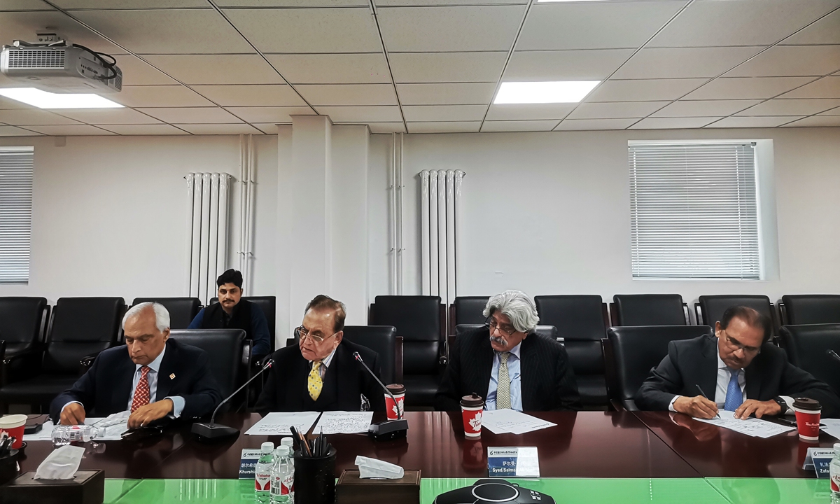 Khurshid Mahmud Kasuri (front, second from left), former foreign minister of Pakistan, speaks to a press conference in Beijing on April 24, 2024. Photo: Zhang Yuying/GT