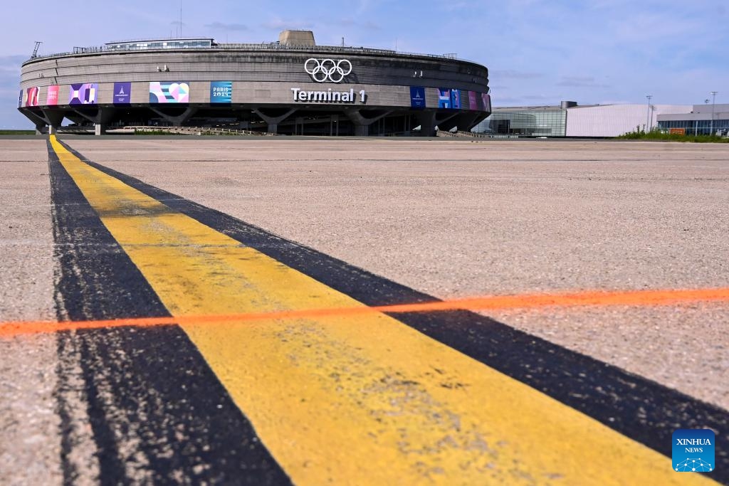 This photo taken on April 23, 2024 shows the Olympic rings at Roissy-Charles de Gaulle Airport for the upcoming Paris 2024 Olympic Games, near Paris, France.(Photo: Xinhua)