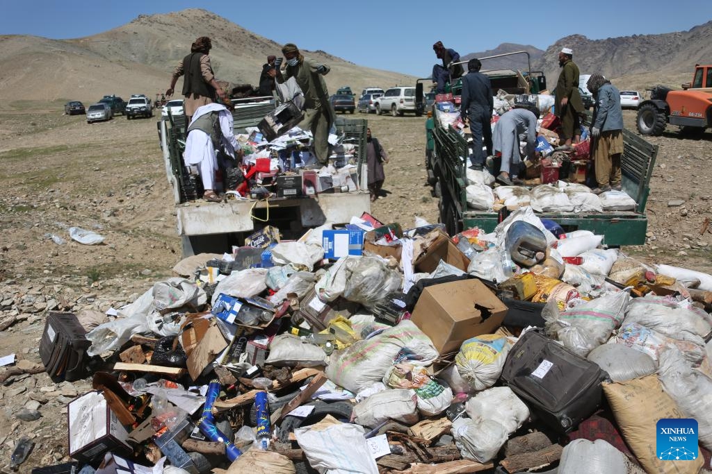 Afghan security force members prepare to burn illicit drugs and the objects used in manufacturing drugs in Kabul, Afghanistan, April 23, 2024.(Photo: Xinhua)
