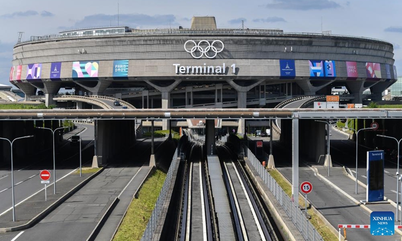 This photo taken on April 23, 2024 shows the Olympic rings at Roissy-Charles de Gaulle Airport for the upcoming Paris 2024 Olympic Games, near Paris, France.(Photo: Xinhua)