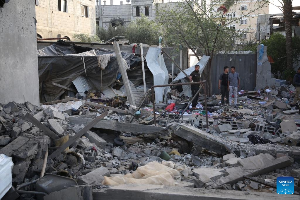 Palestinians stand among the rubble of a destroyed house in the southern Gaza Strip city of Rafah, on April 24, 2024. The Palestinian death toll in the Gaza Strip from ongoing Israeli attacks has risen to 34,262, the Hamas-run Health Ministry said on Wednesday.(Photo: Xinhua)