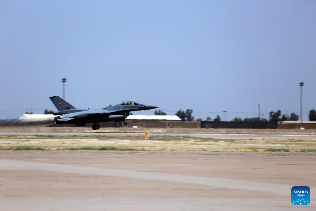 An Iraqi warplane takes off for a performance during a celebration marking the 93rd anniversary of the establishment of Iraqi Air Force in Salahudin Province, Iraq, on April 24, 2024.(Photo: Xinhua)