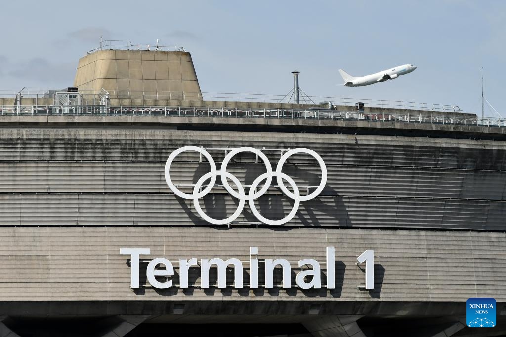 This photo taken on April 23, 2024 shows the Olympic rings at Roissy-Charles de Gaulle Airport for the upcoming Paris 2024 Olympic Games, near Paris, France.(Photo: Xinhua)