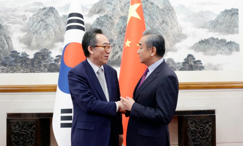 Chinese Foreign Minister Wang Yi (right) meets with visiting South Korean Foreign Minister Cho Tae-yul in Beijing on May 13. Photo: fmprc.gov.cn