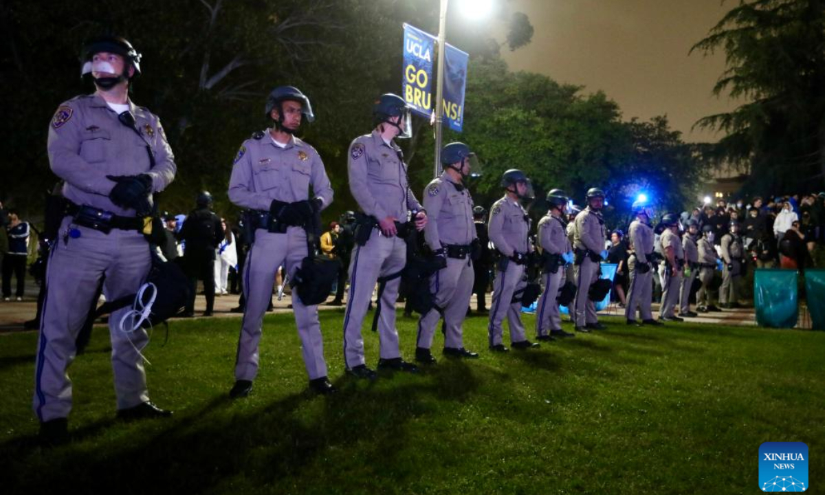 Police officers stand guard as clashes between pro-Palestinian protesters and pro-Israel counter-protesters take place at the campus of the University of California, Los Angeles (UCLA), in Los Angeles, California, the United States, on May 1, 2024. Photo:Xinhua