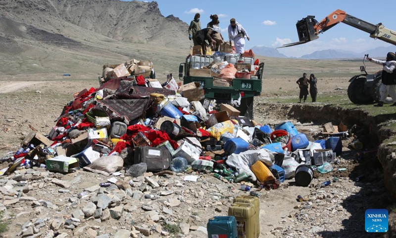 Afghan security force members prepare to burn illicit drugs and the objects used in manufacturing drugs in Kabul, Afghanistan, April 23, 2024.(Photo: Xinhua)