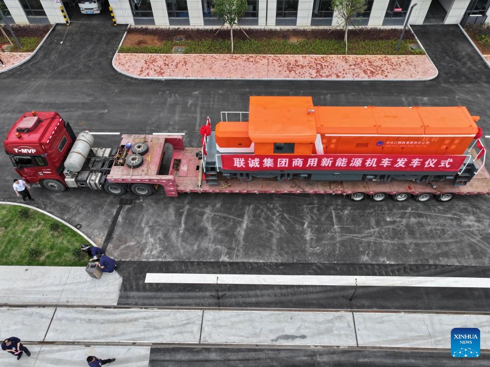 A drone photo taken on April 26, 2024 shows a new energy locomotive to be delivered at Zhuzhou Lince Group Co., Ltd. in Zhuzhou, central China's Hunan Province. The rail transit equipment manufacturer has been ramping up production to meet orders from home and abroad. The company said its sales revenue grew by 68.96 percent year-on-year in the first quarter of 2024, with overseas orders soaring by 145 percent.(Photo: Xinhua)