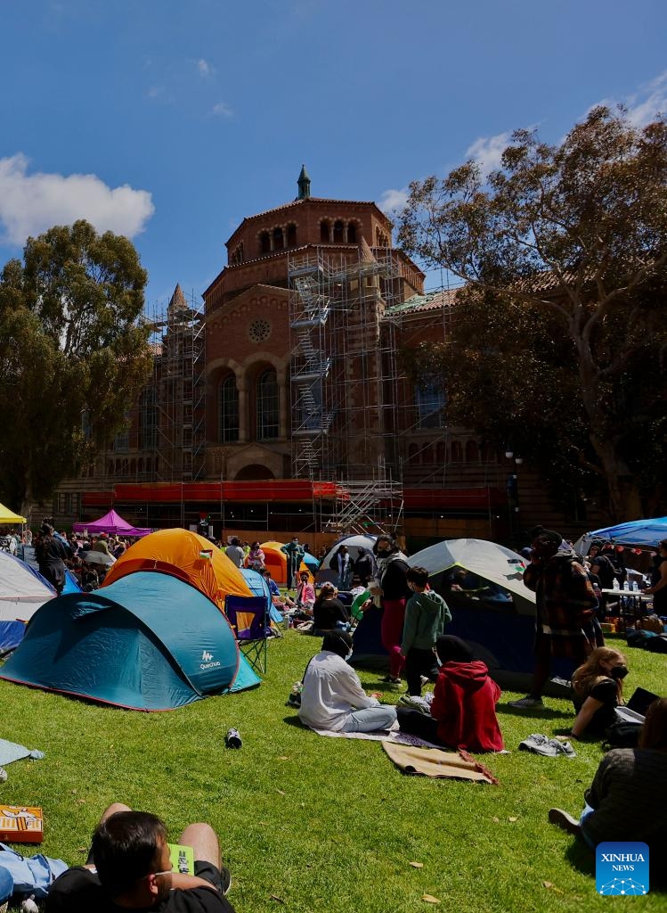 People participate in a pro-Palestinian protest at the University of California, Los Angeles (UCLA), California, the United States, on April 25, 2024. Hundreds of protesters gathered and built a protest encampment in support of Palestinians on Thursday at UCLA, one of the top public universities in the United States.(Photo: Xinhua)