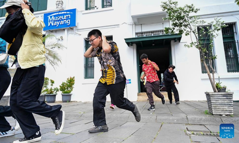 People participate in a disaster drill held by Indonesia's National Disaster Management Authority (BNPB) during the National Disaster Preparedness Day in Jakarta, Indonesia, April 26, 2024. The National Disaster Preparedness Day is commemorated on April 26 every year in Indonesia.(Photo: Xinhua)