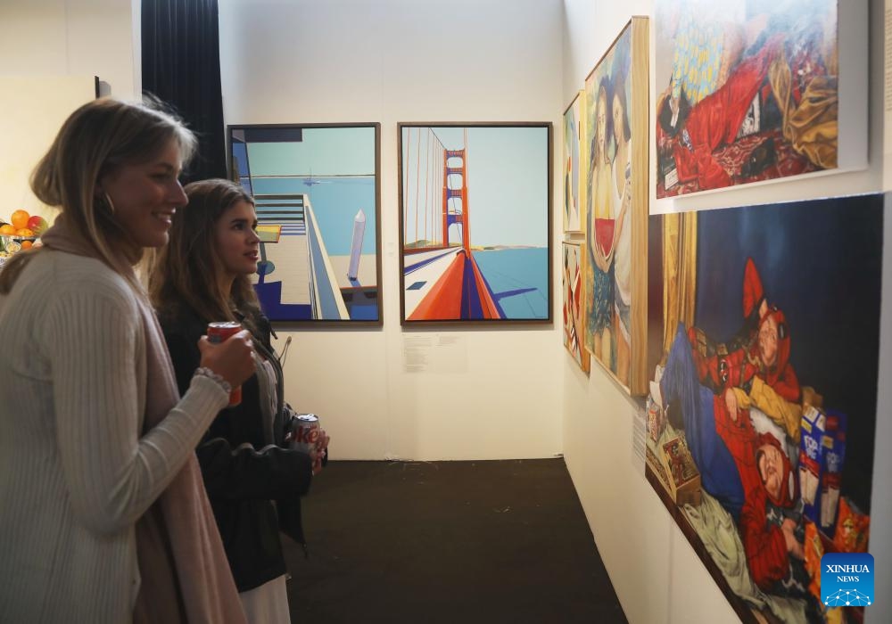 Visitors view art works during a preview of the San Francisco Art Fair at Fort Mason Center for Arts & Culture in San Francisco, the United States, April 25, 2024. The art fair is open to the public from April 26 to April 28 this year.(Photo: Xinhua)
