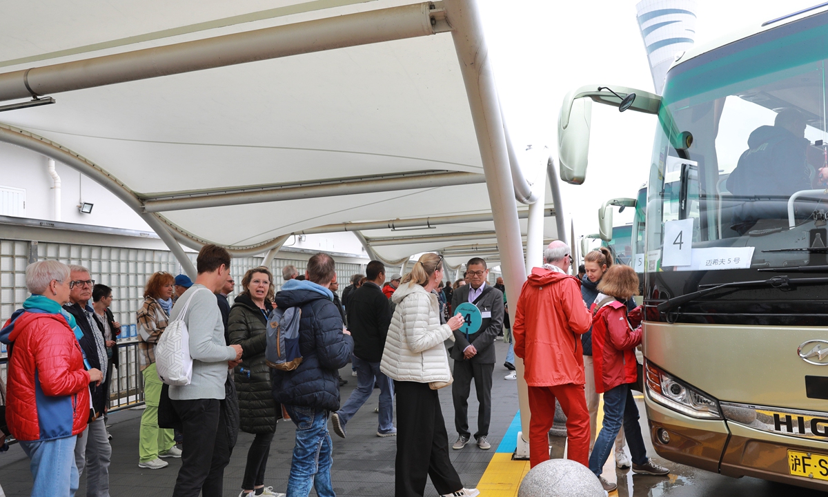 Inbound foreign tourists board a tour bus in Shanghai after arriving at the Wusongkou International Cruise Port on April 6, 2024. Photo: VCG