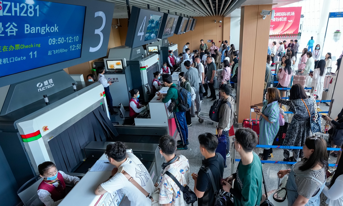 Passengers line up to check in for the direct flight launched by Shenzhen Airlines from Yuncheng, North China's Shanxi Province to Bangkok, Thailand on April 28, 2024. As the international market gradually opens up, many airlines have added, resumed and expanded routes. Photo: cnsphoto