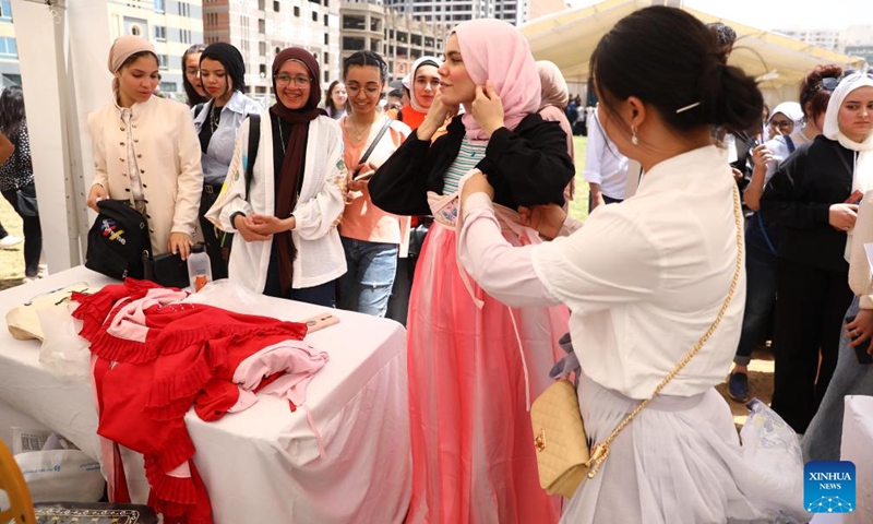 An Egyptian student tries traditional Chinese costumes during a ceremony to celebrate Chinese Language Day in Cairo, Egypt, April 27, 2024. Students studying in Egyptian colleges celebrated Saturday the United Nations Chinese Language Day with a themed event featuring a concert, food and tea tasting, sketch comedy, and art show. Photo: Xinhua