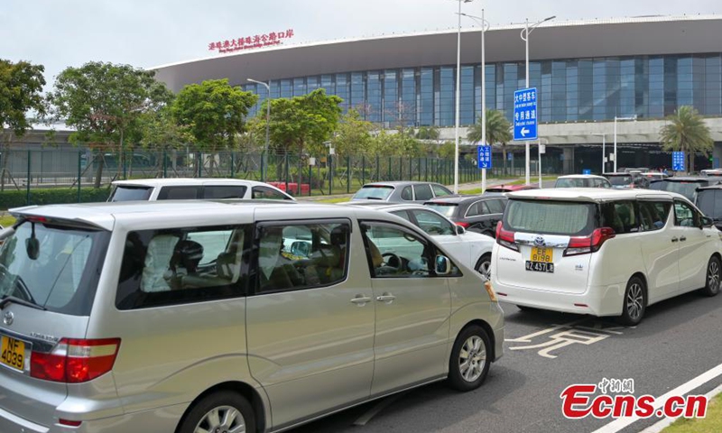 Vehicles line up to pass through Zhuhai Port on the Hong Kong-Zhuhai-Macao Bridge in Zhuhai, south China's Guangdong Province, April 27, 2024. Photo: China News Service

