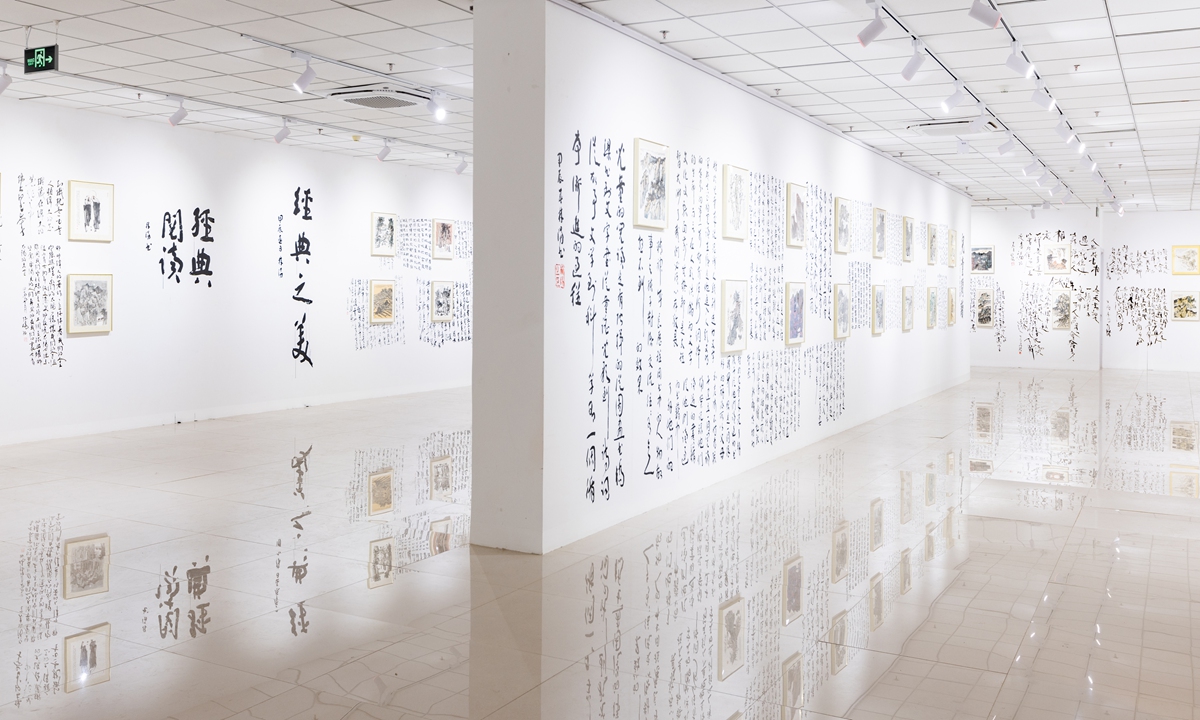 The exhibition shows the beauty of reading through various paintings and calligraphies. Photo: Courtesy of  Shu Yong Museum of Modern Art