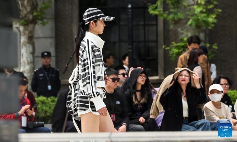 A model presents a creation during the Puyuan Fashion Week in Puyuan Fashion Resort in Jiaxing of east China's Zhejiang Province, April 26, 2024. The five-day Puyuan Fashion Week kicked off Wednesday at Puyuan Fashion Resort in Jiaxing, embracing the theme Weaving a Wise Future under the guiding principle that Knitting is Fashion.(Photo: Xinhua)