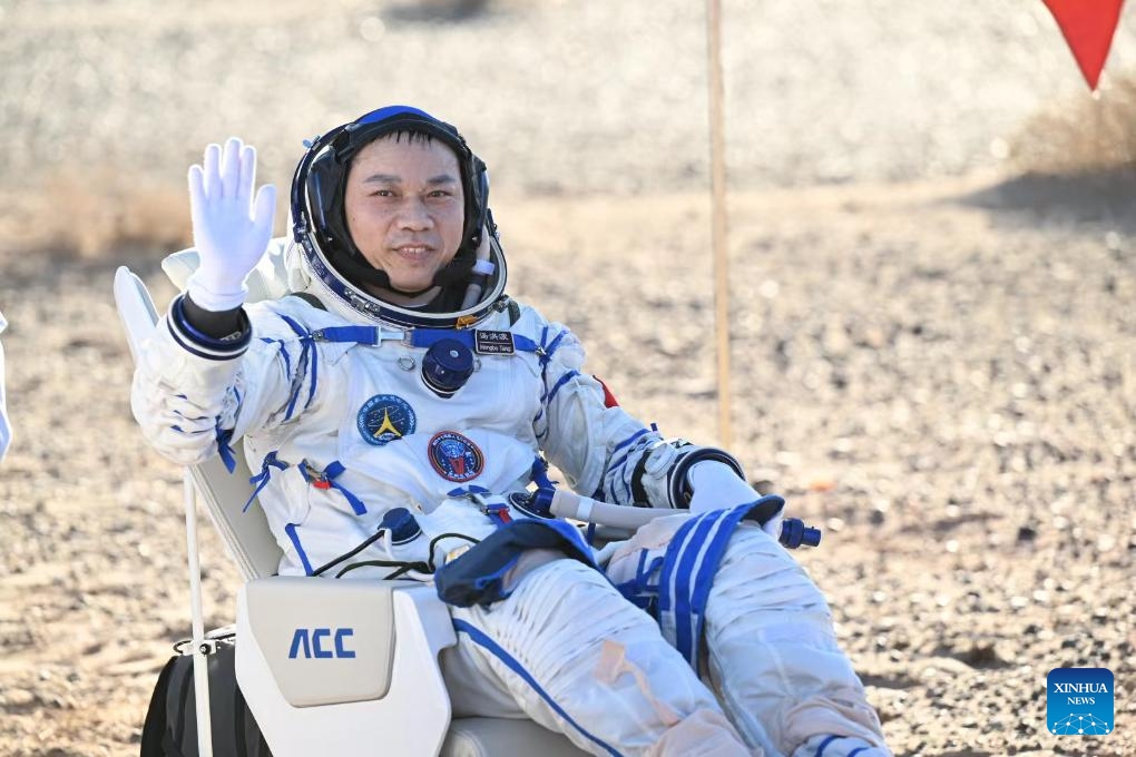 Astronaut Tang Hongbo is out of the return capsule of the Shenzhou-17 manned spaceship at the Dongfeng landing site in north China's Inner Mongolia Autonomous Region, April 30, 2024. The return capsule of the Shenzhou-17 manned spaceship, carrying astronauts Tang Hongbo, Tang Shengjie and Jiang Xinlin, touched down at the Dongfeng landing site in north China's Inner Mongolia Autonomous Region on Tuesday. The three astronauts are all in good health condition, according to the China Manned Space Agency.(Photo: Xinhua)