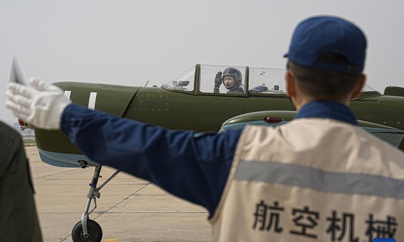 A member of the first group of female pilot trainees from the carrier-based aircraft of the Chinese People's Liberation Army Navy gives a sign to a staff member before taxiing in China, April 25, 2024.

The first group of female pilot trainees from the carrier-based aircraft of the Chinese People's Liberation Army Navy has completed their inaugural solo flights, indicating that they are now capable of independently piloting an aircraft and conducting flights.(Photo by Chen Chao/Xinhua)
