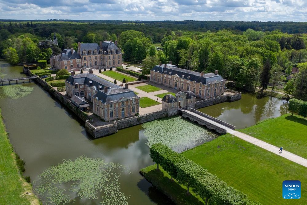 An aerial drone photo taken on April 28, 2024 shows the view of La Ferte Saint-Aubin Castle in Loire Valley, France. The chateaux of the Loire Valley are part of the architectural heritage of the historic towns of Amboise, Angers, Blois, Chinon, Montsoreau, Orleans, Saumur, and Tours along the river Loire in France. They illustrate Renaissance ideals of design in France.(Photo: Xinhua)
