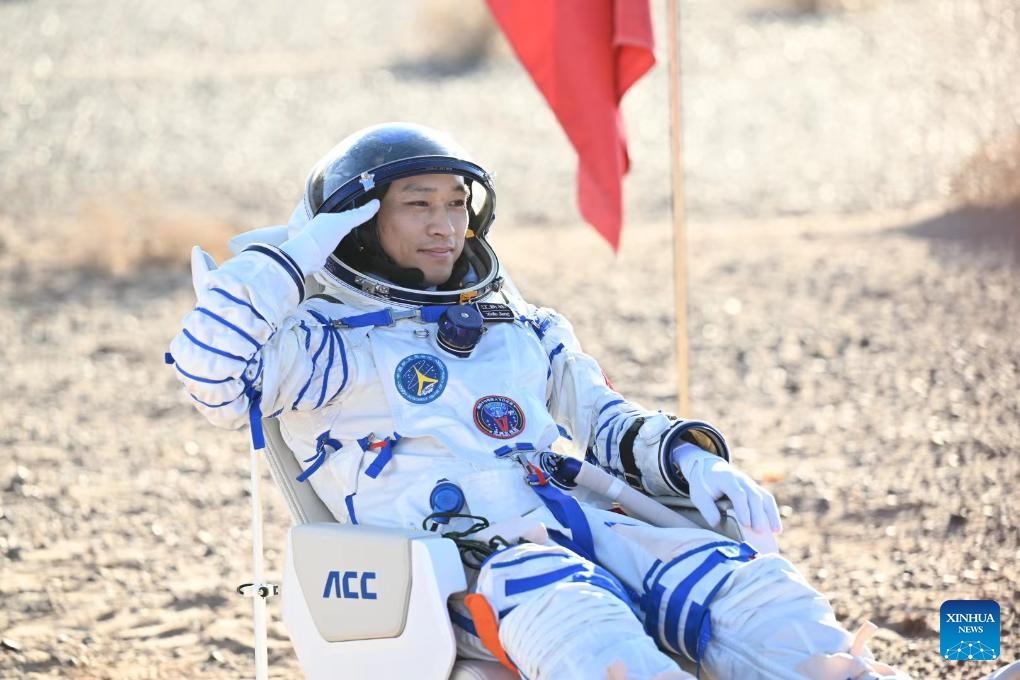 Astronaut Jiang Xinlin is out of the return capsule of the Shenzhou-17 manned spaceship at the Dongfeng landing site in north China's Inner Mongolia Autonomous Region, April 30, 2024. The return capsule of the Shenzhou-17 manned spaceship, carrying astronauts Tang Hongbo, Tang Shengjie and Jiang Xinlin, touched down at the Dongfeng landing site in north China's Inner Mongolia Autonomous Region on Tuesday. The three astronauts are all in good health condition, according to the China Manned Space Agency.(Photo: Xinhua)