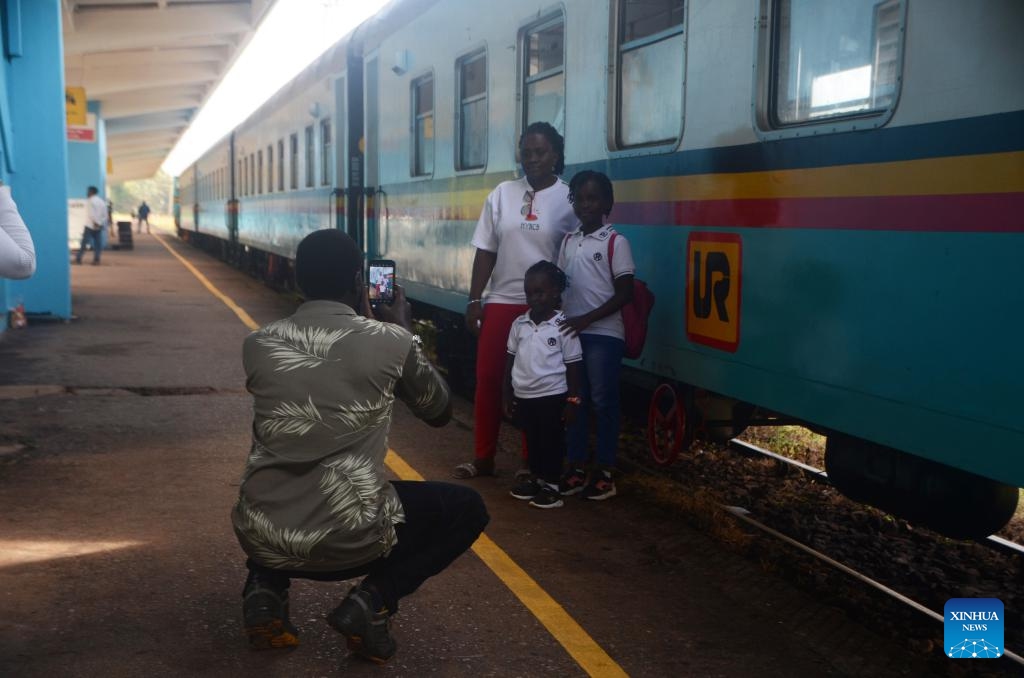 Passengers pose for photos at a train station in Kampala, Uganda, May 2, 2024.(Photo: Xinhua)