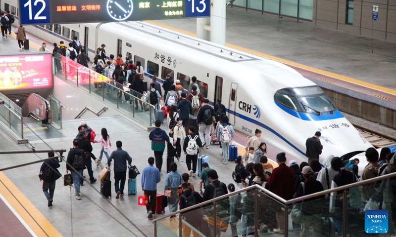 Passengers board a train at Nanjing Railway Station in Nanjing, capital of east China's Jiangsu Province, on May 5, 2024. China witnessed an increase of passenger trips on the last day of the five-day May Day holiday. Photo: Xinhua