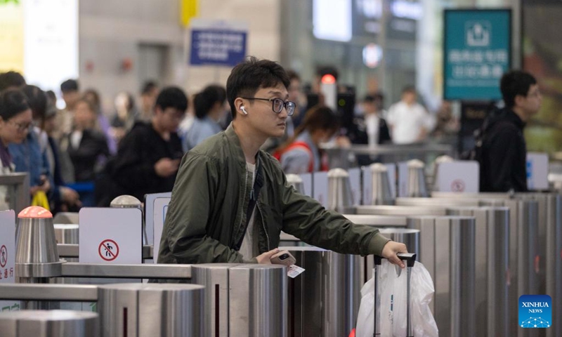 A passenger walks through a ticket barrier at the arrival hall of Shanghai Hongqiao Railway Station in east China's Shanghai, on May 5, 2024. China witnessed an increase of passenger trips on the last day of the five-day May Day holiday. Photo: Xinhua
