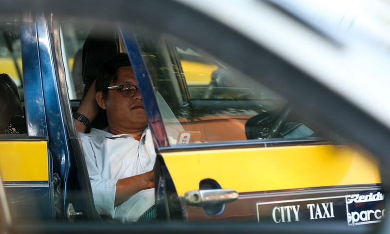 A taxi driver takes a rest inside his car on a hot day in Yangon, Myanmar, May 4, 2024. Photo: Xinhua