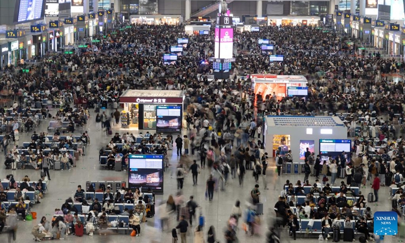 Passengers are seen at the waiting hall of Shanghai Hongqiao Railway Station in east China's Shanghai, on May 5, 2024. China witnessed an increase of passenger trips on the last day of the five-day May Day holiday. Photo: Xinhua