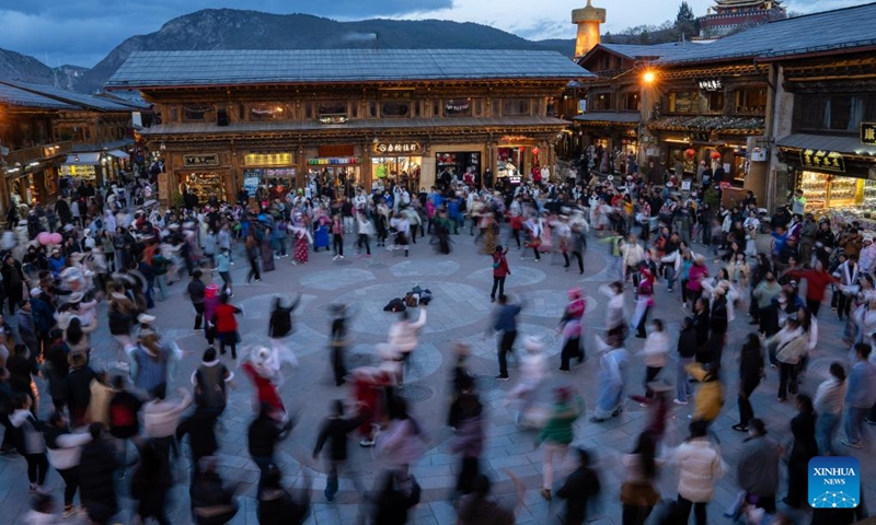 Tourists and locals attend a Guozhuang dance at a square in Shangri-la of the Diqing Tibetan Autonomous Prefecture, southwest China's Yunnan Province, May 3, 2024. Guozhuang is a traditional Tibetan dance meaning singing and dancing in a circle. Traffics have surged at tourist attractions throughout the country during the 5-day May Day holiday beginning on May 1. Photo: Xinhua