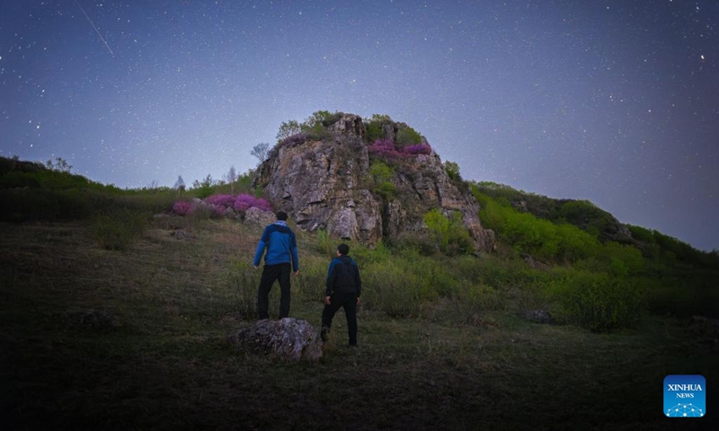 Photography enthusiasts prepare for their shooting under the starry sky in Jiamusi, northeast China's Heilongjiang Province, May 1, 2024. Photo: Xinhua