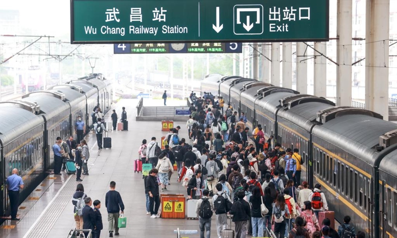 Passengers board a train at Wuchang Railway Station in Wuhan, central China's Hubei Province, on May 5, 2024. China witnessed an increase of passenger trips on the last day of the five-day May Day holiday. Photo: Xinhua