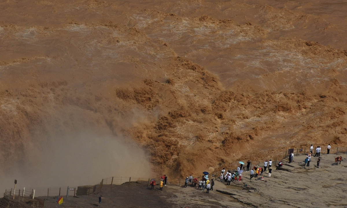 Photo of the Hukou Waterfall taken by Lü Guiming Photo: Courtesy of Lü Guiming