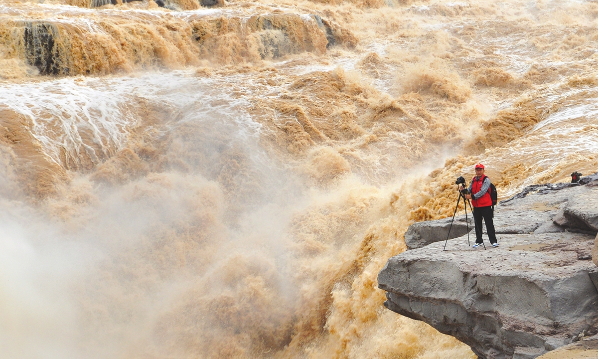 Lü Guiming at the Hukou Waterfall scenic area Photo: Courtesy of Lü Guiming