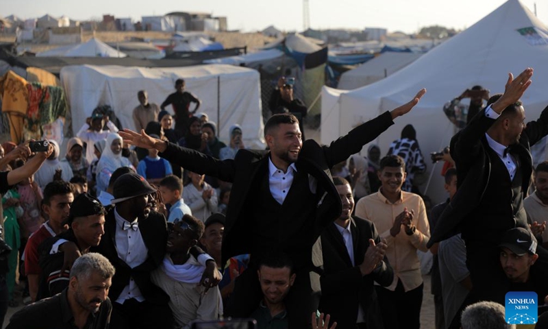 This photo taken on May 3, 2024 shows a scene of a group wedding at a temporary camp in the southern Gaza Strip city of Khan Younis. Photo: Xinhua