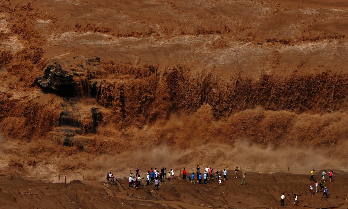 Photo of the Hukou Waterfall taken by Lü Guiming Photo: Courtesy of Lü Guiming
