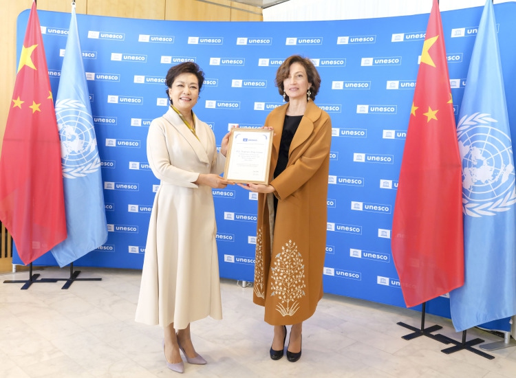 The United Nations Educational, Scientific and Cultural Organization (UNESCO) Director-General Audrey Azoulay presents Peng Liyuan, wife of Chinese President Xi Jinping, also a UNESCO special envoy for the advancement of girls' and women's education, with a ten-year service honor certificate, in Paris, France, May 6, 2024. Peng visited the UNESCO headquarters on Monday morning in Paris on invitation and met with Azoulay. (Photo: Xinhua)
