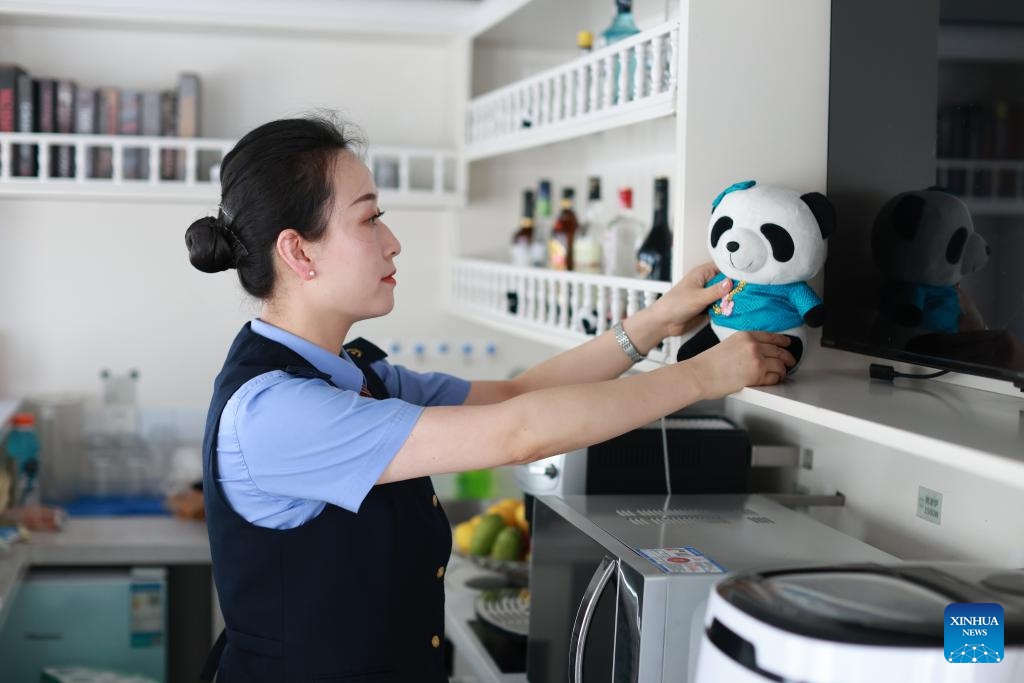 A train attendant prepares a Panda Train in Guiyang, capital of southwest China's Guizhou Province, May 7, 2024. A tourist train, decorated with images, paintings and mascots of the panda and named as Panda Train, linking Guiyang, Xishuangbanna and Laos, will depart from Guiyang on May 8.(Photo: Xinhua)